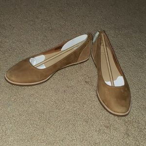 Ugg flats Mesa w/ tassel size 7 **NEW**